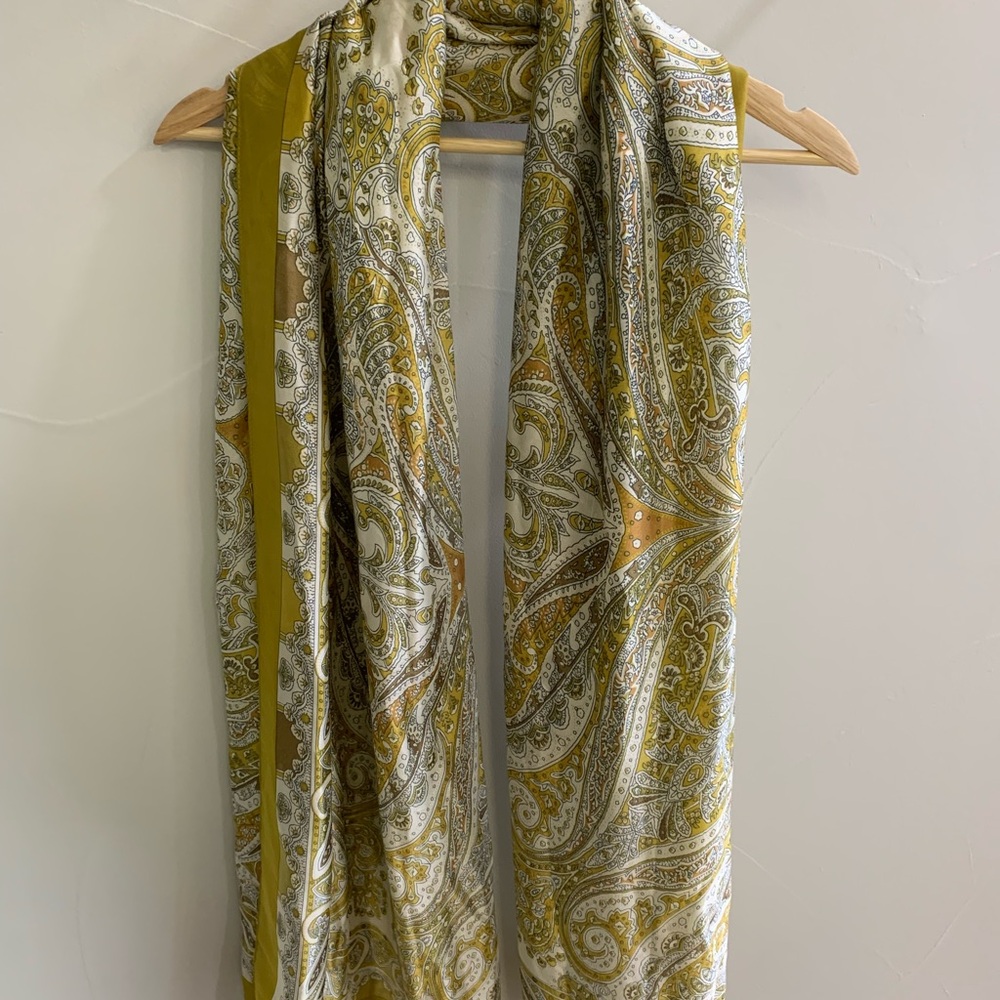 Paisley Patterned Scarf in Green and White